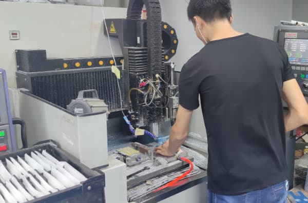 Mirror-polished stainless steel component